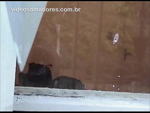 ❤️ Mwanaume mwenye hasira akimtazama mpenzi wake akiwa na mvulana mwingine, wakirekodi video ya kutombana bila kuwasumbua wanandoa hao Video ya kutatanisha  ☑