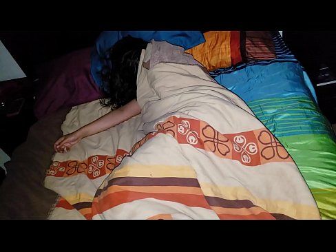 ❤️ Stepson akimtusi mama yake mdogo wa kambo wakati amelala. Video ya kutatanisha ☑